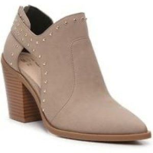 NWOB Mix No. 6 Tan and Gold Stud Embellished Booties 8M